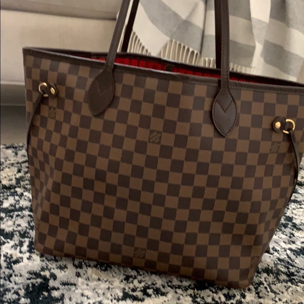 Authentic Louis Vuitton Neverfull  MM Tote....